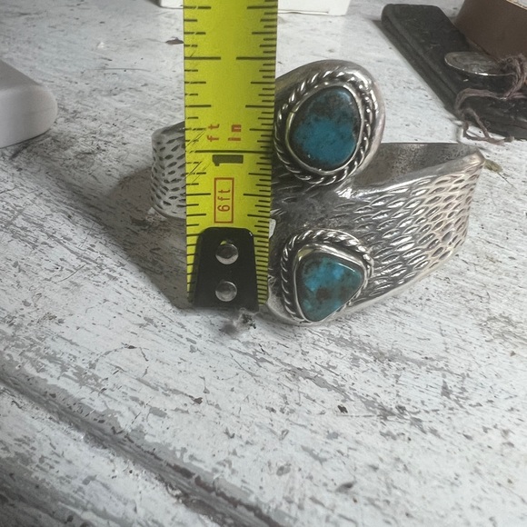 SOLID SS/Turquoise Native American cuff - Picture 6 of 8